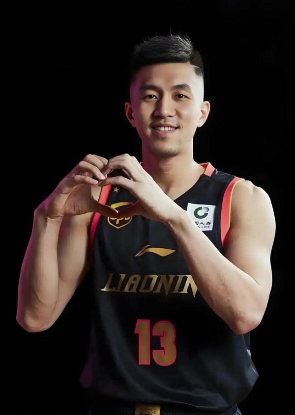 巅峰国际APP 郭艾伦：暂不考虑更换号码 新赛季必将重返赛场