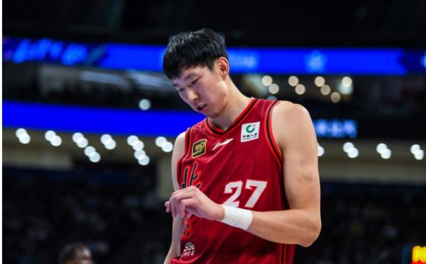 巅峰国际APP 赛季或将缺席？周琦眼部伤情反复，名帅释疑，首钢全面支持康复计划