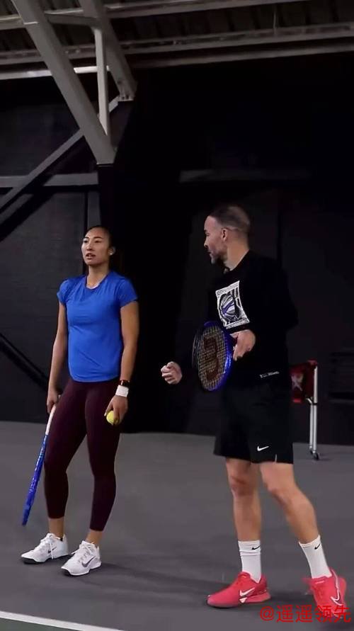 巅峰国际APP 走出伤病阴霾，郑钦文抵达阿布扎比，将迎新赛季首秀